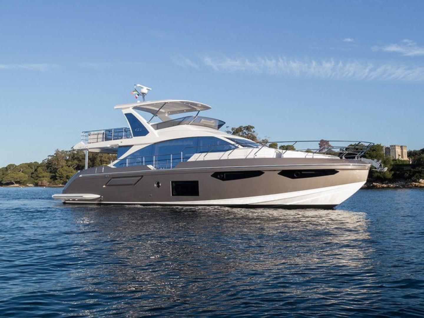 Azimut 68 on the water